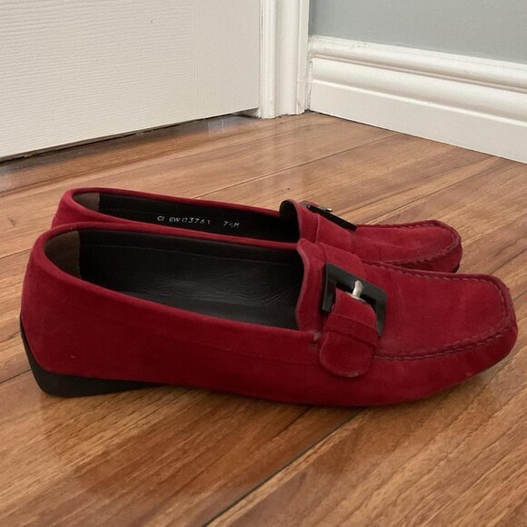 Stuart Weitzman Women's Red Loafers - Picture 5 of 6